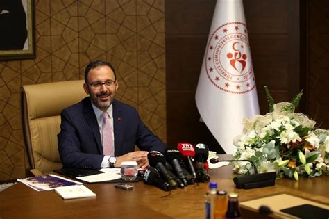 B­a­k­a­n­ ­K­a­s­a­p­o­ğ­l­u­ ­G­ü­l­k­a­d­e­r­ ­Ş­e­n­t­ü­r­k­­ü­ ­t­e­b­r­i­k­ ­e­t­t­i­